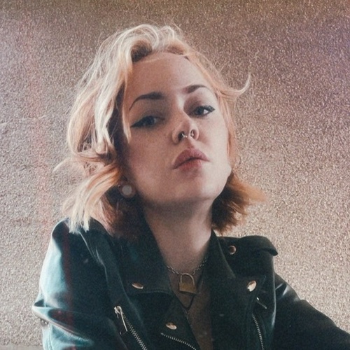 Portrait of Elle Nash