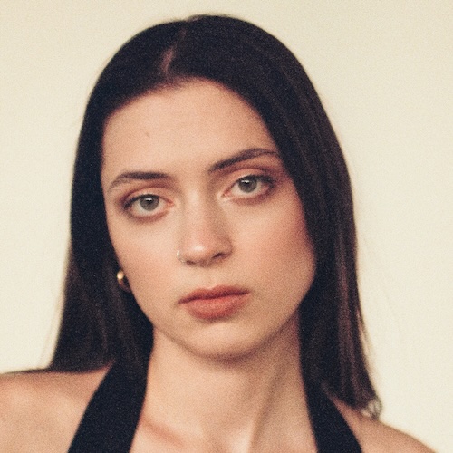 Portrait of Lizzy McAlpine